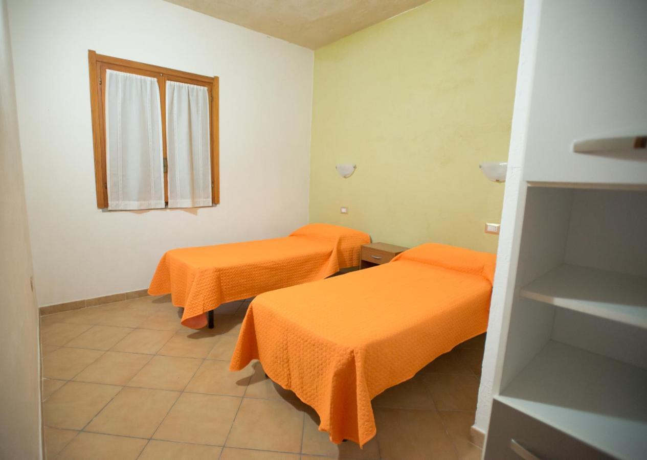 Baia Delle Mimose Badesi Exterior foto